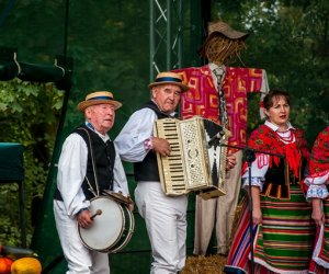 Jesień w polu i zagrodzie