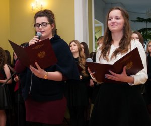 PO RAZ TRZECI W MUZEALNYCH MURACH TWÓRCZOŚĆ UCZNIÓW OGÓLNOKSZTAŁCĄCEJ SZKOŁY SZTUK PIĘKNYCH W CIECHANOWCU