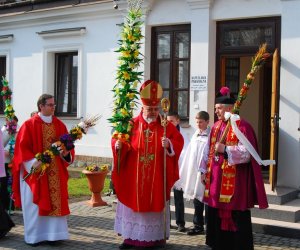 Prezentacja palm na Mszy Świetęj