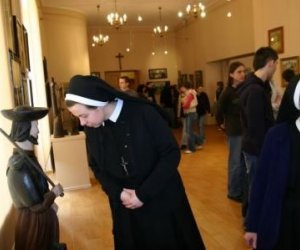 „Chwała Jezusowi, Marii i Wszystkim Świętym”