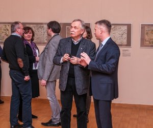 "PODLASIE NA DAWNYCH MAPACH RZECZYPOSPOLITEJ OBOJGA NARODÓW Z KOLEKCJI DOKTORA TOMASZA NIEWODNICZAŃSKIEGO W ZBIORACH ZAMKU KRÓLEWSKIEGO W WARSZAWIE - MUZEUM"