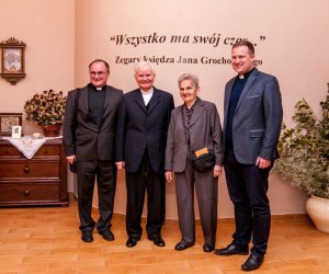 WSZYSTKO MA SWÓJ CZAS. ZEGARY KS. JANA GROCHOWSKIEGO