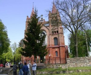 ZIELONE ŚWIĄTKI POD WIATRAKIEM