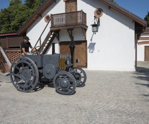 Nowe ciągniki w zbiorach Muzeum Rolnictwa w Ciechanowcu