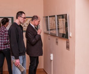 "PODLASIE NA DAWNYCH MAPACH RZECZYPOSPOLITEJ OBOJGA NARODÓW Z KOLEKCJI DOKTORA TOMASZA NIEWODNICZAŃSKIEGO W ZBIORACH ZAMKU KRÓLEWSKIEGO W WARSZAWIE - MUZEUM"