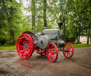 Kolejny unikatowy ciągnik w ciechanowieckim Muzeum