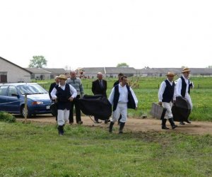 ZIELONE ŚWIĄTKI POD WIATRAKIEM