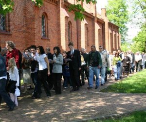 ZIELONE ŚWIĄTKI POD WIATRAKIEM