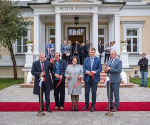 Podsumowanie i prezentacja projektu "Restauracja obiektów zespołu pałacowo-parkowego wraz z konserwacją muzealiów Muzeum Rolnictwa im. ks. Krzysztofa Kluka w Ciechanowcu"