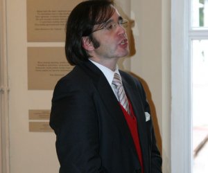„W DWORKU SZLACHECKIM OK. 1800 ROKU”