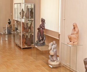"Dwa Światy - formy ceramiczne Marii Gorełówny i rzeźba w drewnie Jana Markowskiego" - 18 maja - 13 czerwca 2013