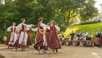 Podlaska Oktawa Kultur 2013 - występ ZPiT Uniwersytetu Wileńskiego w Muzeum Rolnictwa - fotorelacja