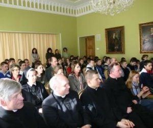 „Chwała Jezusowi, Marii i Wszystkim Świętym”