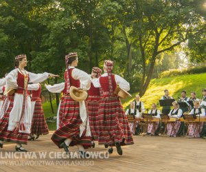 Podlaska Oktawa Kultur 2013 - występ ZPiT Uniwersytetu Wileńskiego w Muzeum Rolnictwa - fotorelacja