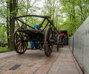 KONSERWACJA ZABYTKOWYCH POJAZDÓW ZAPRZĘGOWYCH ZE ZBIORÓW MUZEUM...