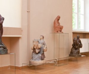 "Dwa Światy - formy ceramiczne Marii Gorełówny i rzeźba w drewnie Jana Markowskiego" - 18 maja - 13 czerwca 2013