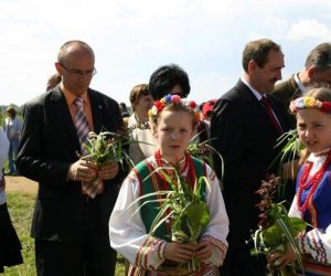 ZIELONE ŚWIĄTKI POD WIATRAKIEM