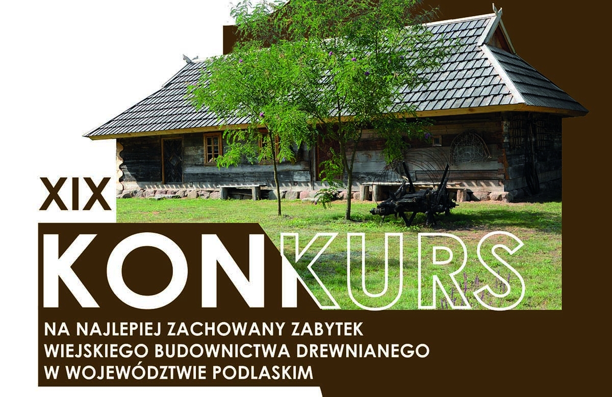 Baner informacyjny: "XIX Konkurs na najlepiej zachowany zabytek wiejskiego budownictwa drewnianego w województwie podlaskim". W tle znajduje się tradycyjna, drewniana chata kryta gontem.